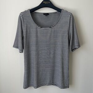 Black and white scoop neck T-shirt